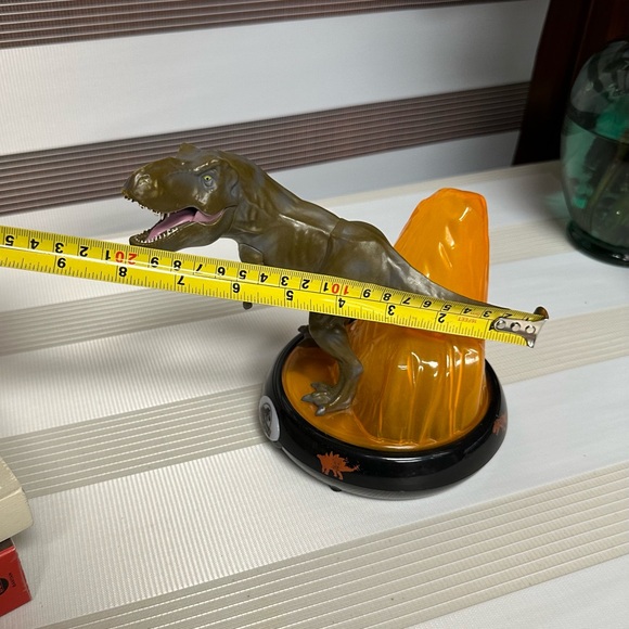 Jurassic Park Dinosaur T-Rex Volcano table top Night Light - Picture 7 of 15